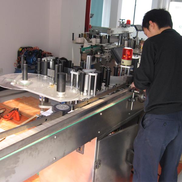 Etichettatrice automatica PLC Siemens con separatore di bottiglie per bottiglie d'acqua