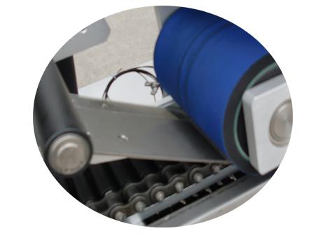 Etichettatrice per bottiglie piccole da 10 ml con etichetta adesiva a doppio strato certificato