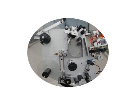 Etichettatrice per bottiglie piccole da 10 ml con etichetta adesiva a doppio strato certificato