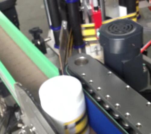 Etichettatrice per bottiglie tonde, imbottigliatrice ed etichettatrice per barattoli di suger