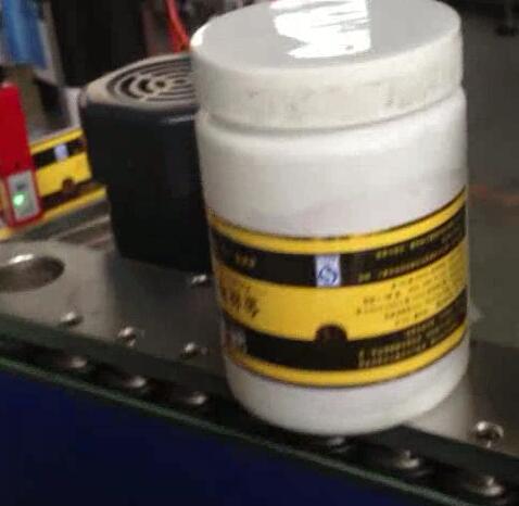 Etichettatrice per bottiglie tonde, imbottigliatrice ed etichettatrice per barattoli di suger