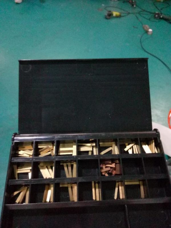 Etichettatrice automatica dell'autoadesivo laterale di Doubel dell'etichetta con il dispositivo di paging e la macchina di codifica