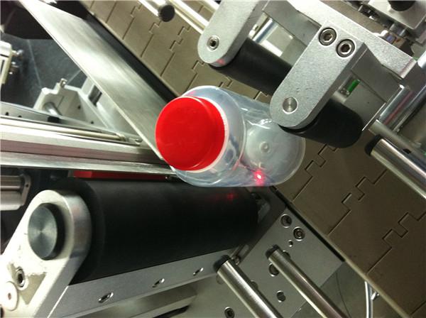 Etichettatrice dell'autoadesivo della bottiglia rotonda di Pawpaw / Guava per il campo della bevanda