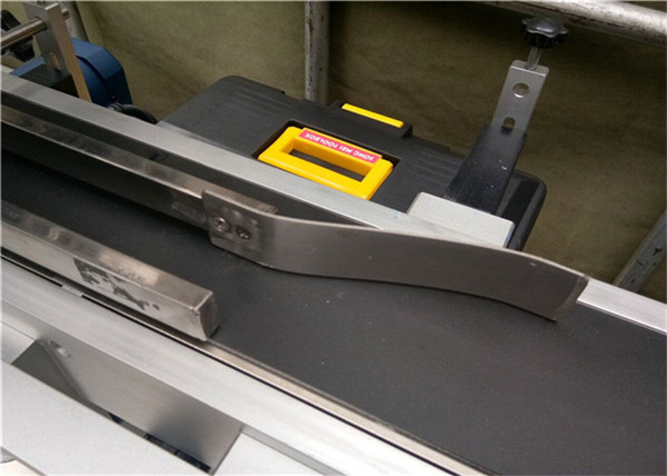 Etichettatrice superiore automatica per bottiglie / barattoli / contenitori