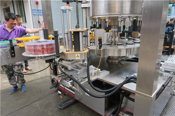 Singola bottiglia automatica piena piena dell'etichettatrice dell'autoadesivo del CE alata