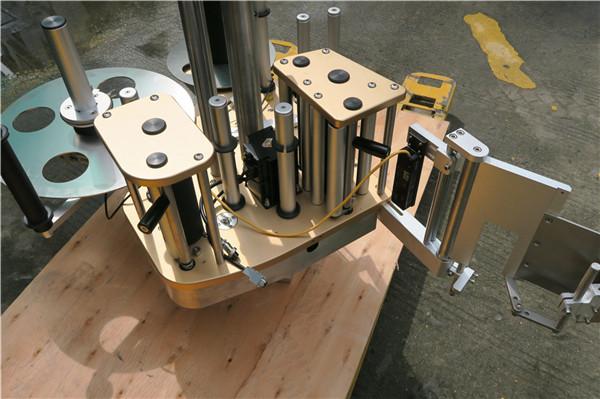 Etichettatrice adesiva rotativa ad alta velocità con funzione di rotazione