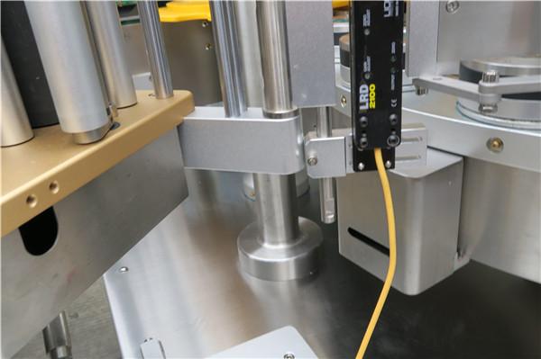 Etichettatrice rotativa ad alta velocità dell'autoadesivo con la cinghia di opzioni della macchina di rifornimento