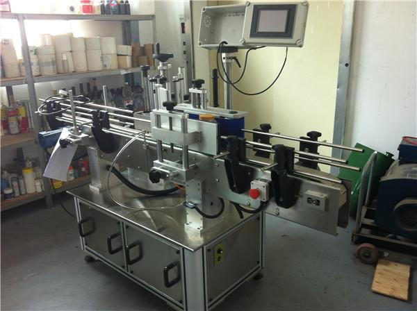 Applicatore di etichette adesive con velocità minima di 45 m per bottiglie d'acqua quadrate / rotonde / piatte