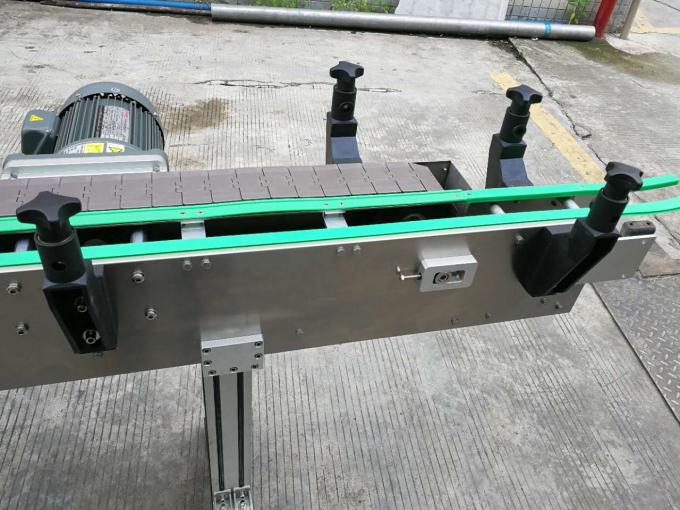 Etichettatrice automatica per bottiglie quadrate con applicatore di etichette adesive su doppi lati / un lato