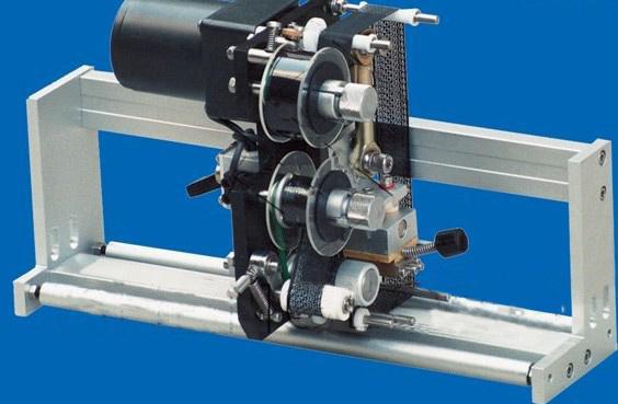 Applicatore di etichette adesivo doppio lato ad alta velocità, etichettatrice automatica per bottiglie rotonde / quadrate / piatte