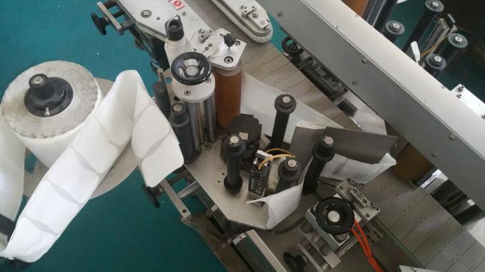 Applicatore ovale dell'autoadesivo dell'etichetta delle bottiglie e delle borse, stampatrice autoadesiva dell'etichetta con il trasportatore lungo