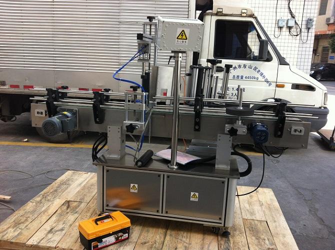 Etichettatrice adesiva per bottiglie rotonde a doppia etichetta di alta precisione per etichetta adesiva