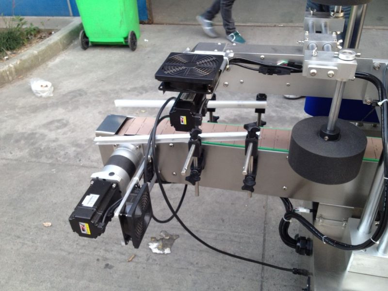 Cina Macchina per applicatore di etichette per colla a freddo / umido per bottiglia rotonda 50HZ 380V Fornitore di alimentazione