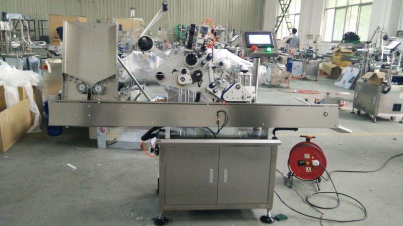 Cina Macchina adesiva per etichette di piccole lattine rotonde ad alta velocità, macchina adesiva per etichette per bottiglie di occhi neri per fornitore di cosmetici