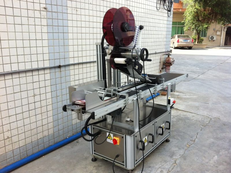 Cina Etichettatrice superiore a trazione elettrica, fornitore di etichettatrici autoadesive