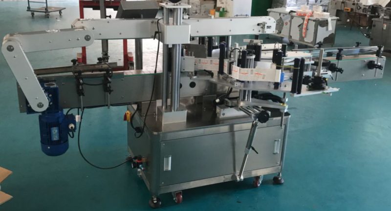 Cina etichettatrice automatica per bottiglie di vetro per bottiglie piatte, fornitore di macchine per etichette adesive